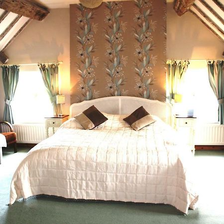 Moreton Hall Farm Bed & Breakfast Newport  Dış mekan fotoğraf