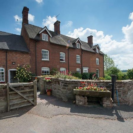 Moreton Hall Farm Bed & Breakfast Newport  Dış mekan fotoğraf
