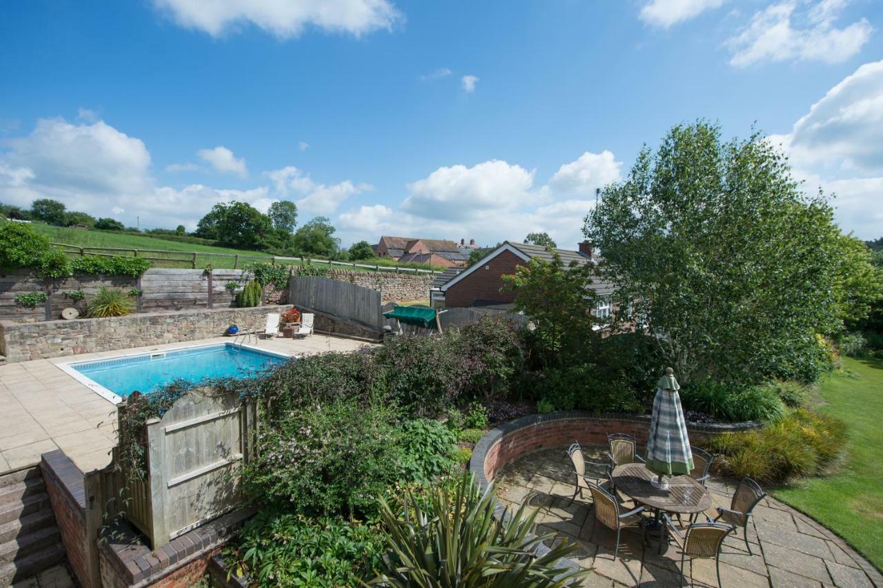 Moreton Hall Farm Bed & Breakfast Newport  Dış mekan fotoğraf