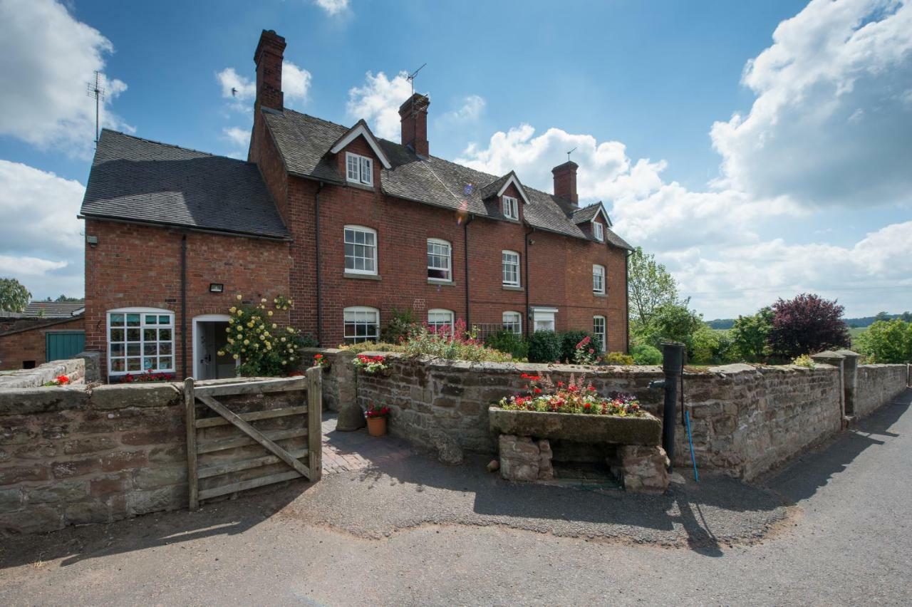 Moreton Hall Farm Bed & Breakfast Newport  Dış mekan fotoğraf