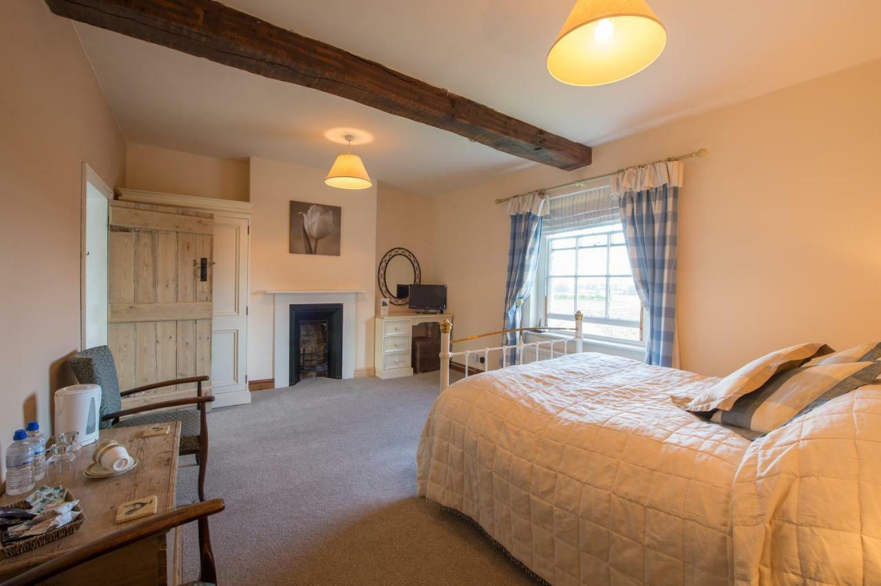 Moreton Hall Farm Bed & Breakfast Newport  Dış mekan fotoğraf