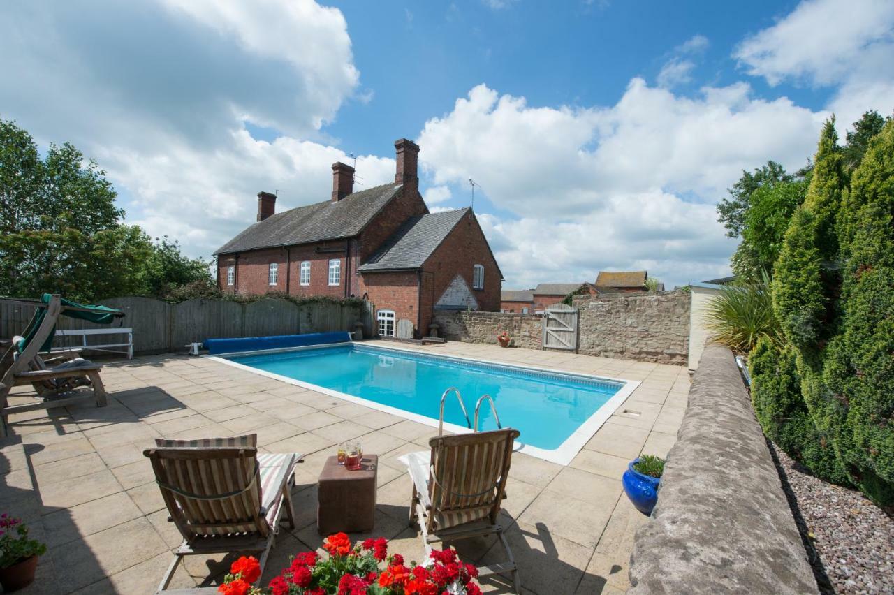 Moreton Hall Farm Bed & Breakfast Newport  Dış mekan fotoğraf