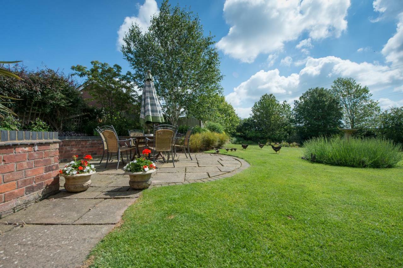 Moreton Hall Farm Bed & Breakfast Newport  Dış mekan fotoğraf